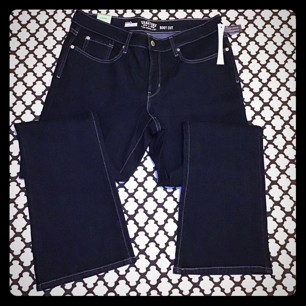 Levi’s hi rise shaping jeans. NWT. AMAZING 🤩